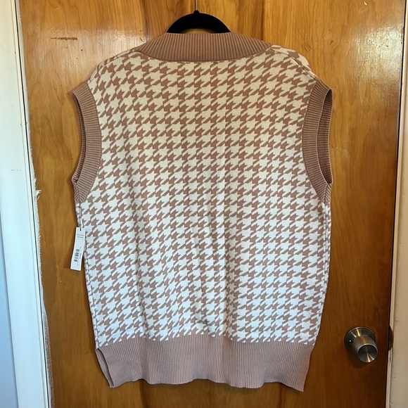 Houndstooth Sweater Vest - Picture 4 of 4